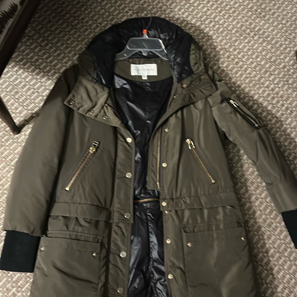 Veronica beard like new convertible down coat. It has a removable bottom piece.